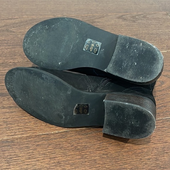 STEVE Madden Women’s Black Flat Booties Size 7.5 - Picture 6 of 8